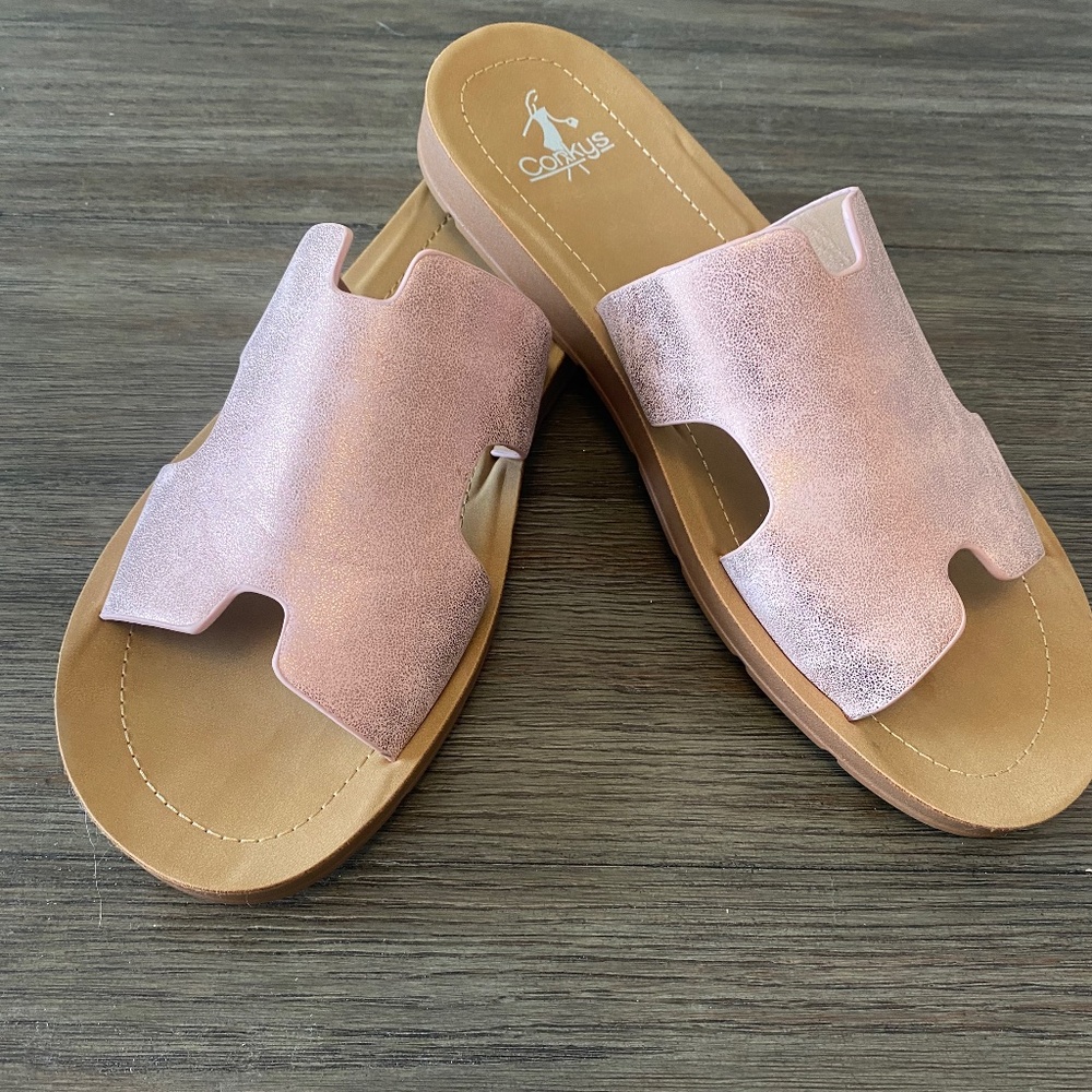NWOT Corky's Bolgalusa Sandal in Blush Metallic - Size 10